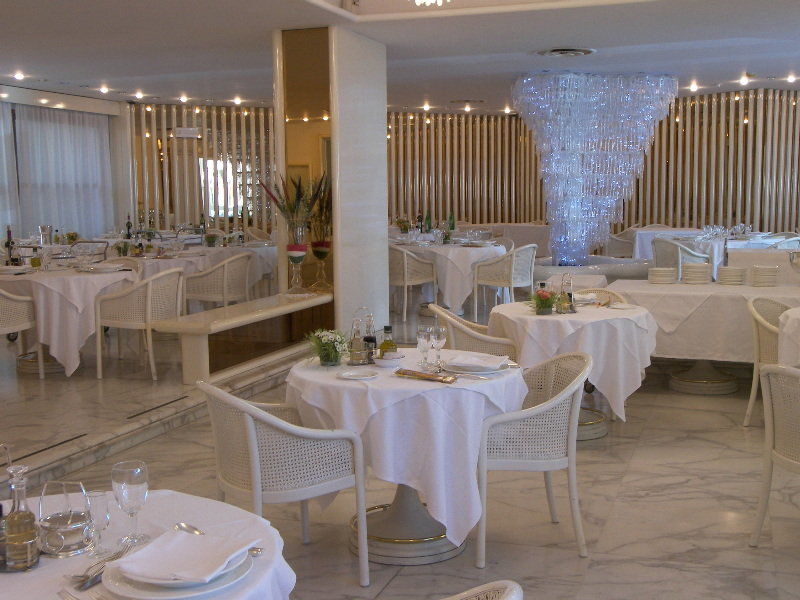 Hotel Moderno Chianciano Terme Exterior foto